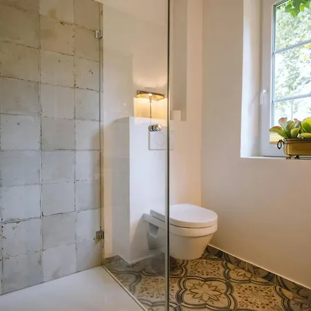 Stylish Living In The Historic Friesenstuben Lejlighed